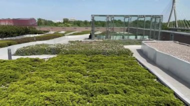 Varşova, Polonya - 02 Mayıs 2024, Kopernik 'in çatı bahçesi volkanik bir manzaraya benzer.,