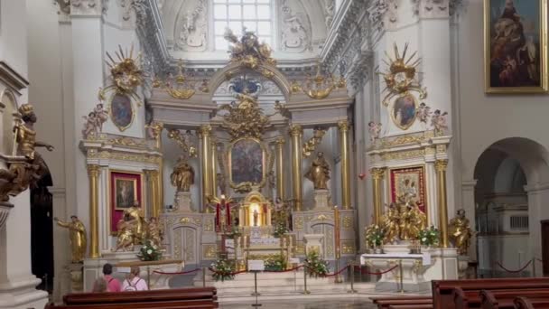 Warschau Polen Mai 2024 Innenraum Der Kirche Mariä Himmelfahrt Und — Stockvideo