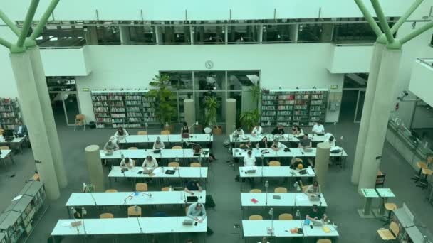 Varşova Polonya Mart 2024 Modern Varşova Üniversitesi Kütüphane Kompleksi Biblioteka — Stok video