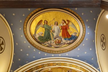 Valencia, İspanya - 1 Mayıs 2024: Ulusal Seramik ve Dekoratif Sanatlar Müzesi. Marquis de dos Aguas Sarayı 'nda. İç mekan. Orta Çağ. Sunaklı Şapel.