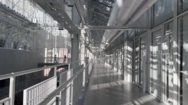 Moskova, Rusya - 12 Nisan 2024, GES-2 'nin içinde, eski adıyla MGES-2 ve Tramvaynaya, Bolotnaya Embankment' ta bulunan kullanımdan kaldırılmış bir enerji santrali..