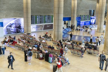 BEN GURION HAVAALANI, ISRAEL - 27 Eylül 2024. İsrail 'in ulusal bayrağı sergileniyor.. 