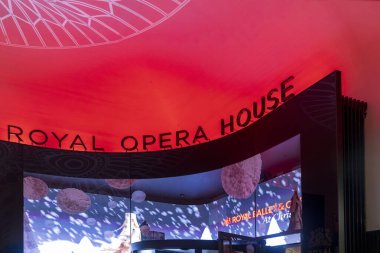 Londra, İngiltere - 22 Kasım 2024. Covent Garden 'daki tiyatroda 