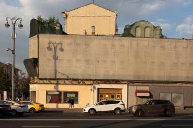 Moscow, Russia August 25, 2025, Cars on Tverskaya Street opposite the entrance to Mayakovskaya Metro in sunny weather at sunset. Taxis and passenger cars on the street. clipart