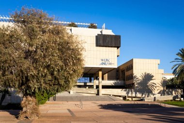 Tel Aviv, İsrail - 7 Ekim 2024: Bir zamanlar Beit Hatfutsot olarak bilinen Anu Musevi Halk Müzesi şu anda Tel Aviv Üniversitesi 'nde bulunmaktadır..