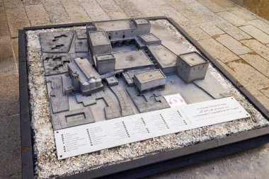 Acre, İsrail 23 Ocak 2025, Şövalyeler Salonu veya Hastahaneler Kalesi. Çelik model ve kalenin planı..