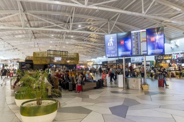 Londra, İngiltere, 10 Mayıs 2025, Larnaca Uluslararası Havalimanı Kalkış Salonu
