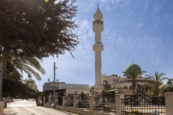 Baqa al-Gharbiya, İsrail, 22 Mayıs 2025, Arap şehri Baqa el-Gharbiya veya İsrail 'deki Baqa al-Gharbiyye' deki El-Kasemi camiinin manzarası