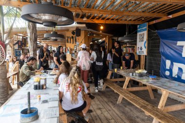 Moshav Shuva, İsrail, 5 Haziran 2025, Shuva Kardeşler gönüllü projesi IDF askerlerini destekliyor