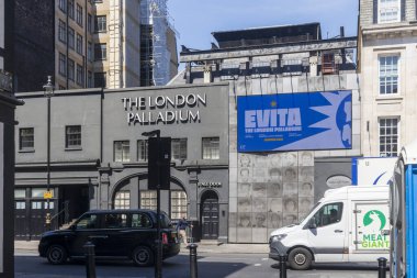 Londra, İngiltere, 5 Mayıs 2025, The London Palladium Theatre Exterior.