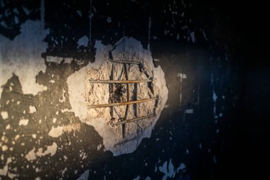 Demir takviyeli beton duvar.