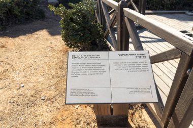 Caesarea, Israel, 26 Eylül 2025, Caesarea Ulusal Parkı 'nda Roma ve Bizans Heykelleri İşareti