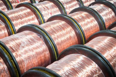 Elektrik ve telekomünikasyon endüstrisinde kullanılan bakır kabloların saf bakır çekirdek elementi üretimi