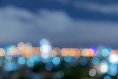 Arkaplan için gece kullanımında Bokeh şehir ışığı bulanıklığı