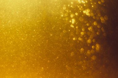 Arkaplanı kutlamak için bulanık altın bokeh yıldızlarını kullan