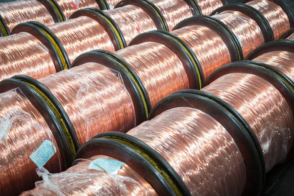 通信産業用銅ケーブルの純銅ワイヤコア素子製造 — ストック写真