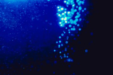 Kutlama arka planı için bulanık mavi bokeh 'in ışıldayan yıldızları