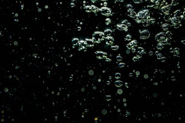 Sudaki ışıktan Bokeh siyah arkaplan