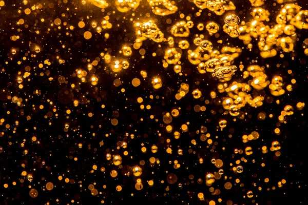 黒を基調とした水の中の光から黄金のボケ — ストック写真