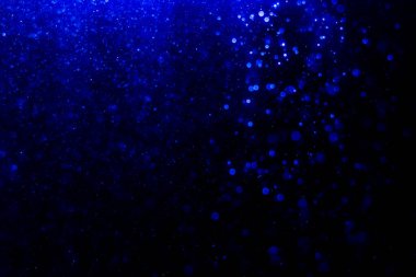 Siyah arkaplan ile mavi ışık bokeh