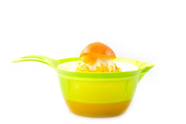 Приготувати Свіжий Вичавлений Апельсиновий Сік Зеленим Соковижималкою Білому Тлі — стокове фото