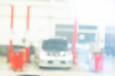 Arkaplanda arabanın soyut bulanıklığı