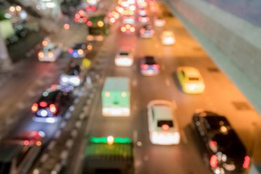 Şehirdeki gece araba ışıklarından Bokeh.