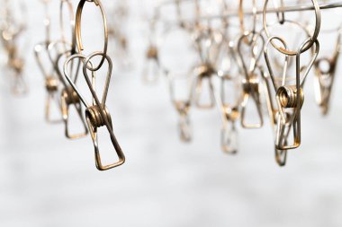 Paslanmaz çelik mandal paslanana kadar uzun hizmet hayatı.