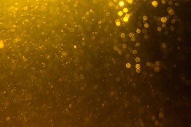 Arkaplanı kutlamak için bulanık altın bokeh yıldızlarını kullan