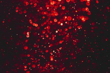 Siyah arkaplanda kırmızı ışık bokeh