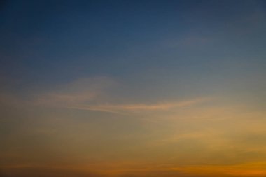 Güzel gün batımı alacakaranlık gökyüzü doğa arkaplanlı