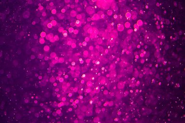 Siyah arkaplanda mor bokeh dokusu