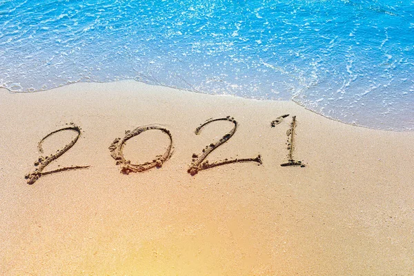 Feliz Año Nuevo 2021 Viene Concepto Arenoso Océano Tropical Playa — Foto de Stock