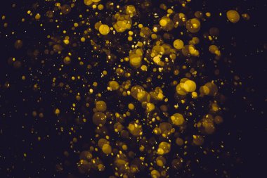 Siyah arkaplanı olan klasik soyut altın bokeh