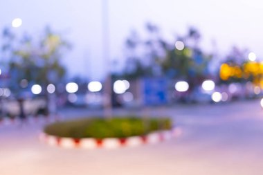 Parktaki bulanık görüntüler, gece dönmelerle...