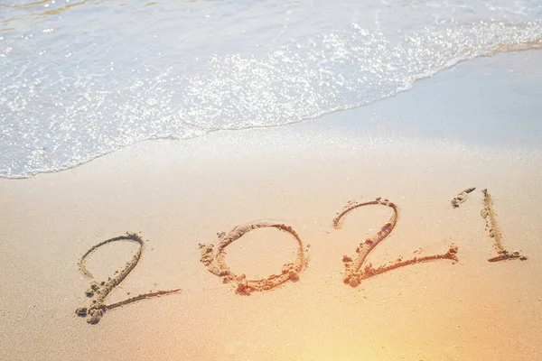Feliz Año Nuevo 2021 Viene Concepto Arenoso Océano Tropical Playa — Foto de Stock