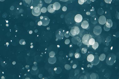 Doğal su dokusundan mavi bokeh