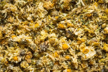 Kurutulmuş Kasımpatı 'nın yakınında, bitki genellikle sağlık içeceği olarak kullanılır.