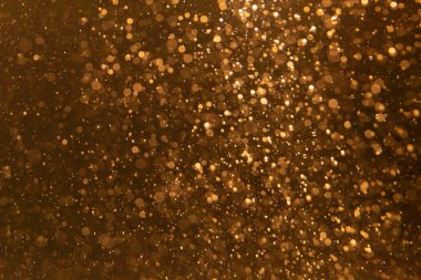 Arka plan için siyah kullanımda altın bokeh bulanıklığı giderici