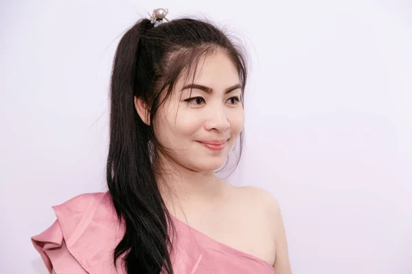 Chica Tailandesa Con Vestido Rosa Bolsa Transporte —  Fotos de Stock