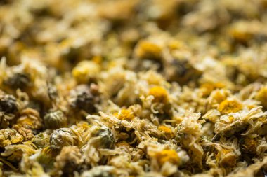 Kurutulmuş Kasımpatı 'nın yakınında, bitki genellikle sağlık içeceği olarak kullanılır.