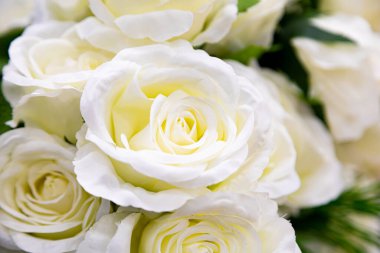 Festivaller için renkli dekoratif yapay çiçekler