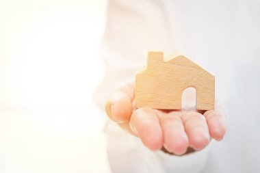 Beyaz arka planda emlak işadamları