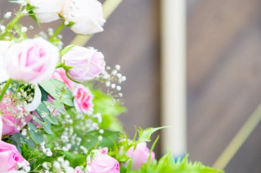 Festivaller için renkli dekoratif yapay çiçekler