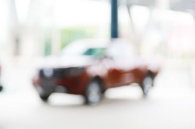 Arkaplanda arabanın soyut bulanıklığı