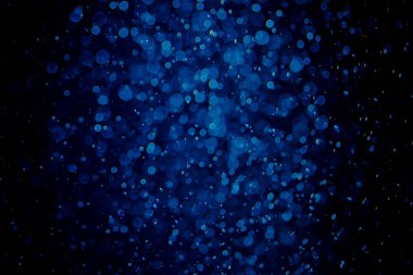 Kutlama arka planı için mavi Bokeh yıldızlarının parıltısı