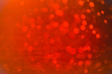 Siyah arkaplanlı kırmızı ışık desenli parıltı.