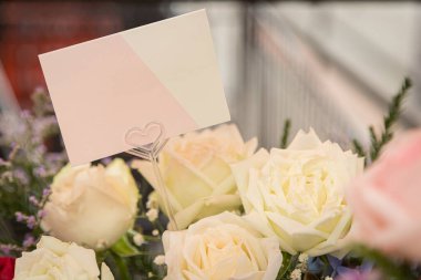 Kutlama Buketleri ve Başarılı Sancaklar