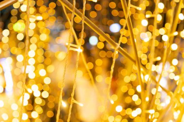 Sevgililer Günü için siyah arkaplanı olan soyut altın bokeh