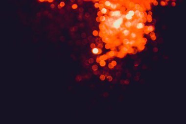 Siyah arkaplanda kırmızı ışık bokeh